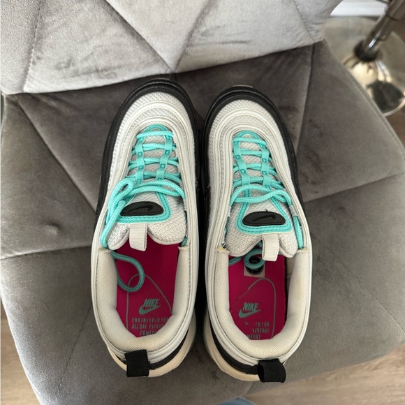 NIKE Women’s air max size 8 - Picture 3 of 4